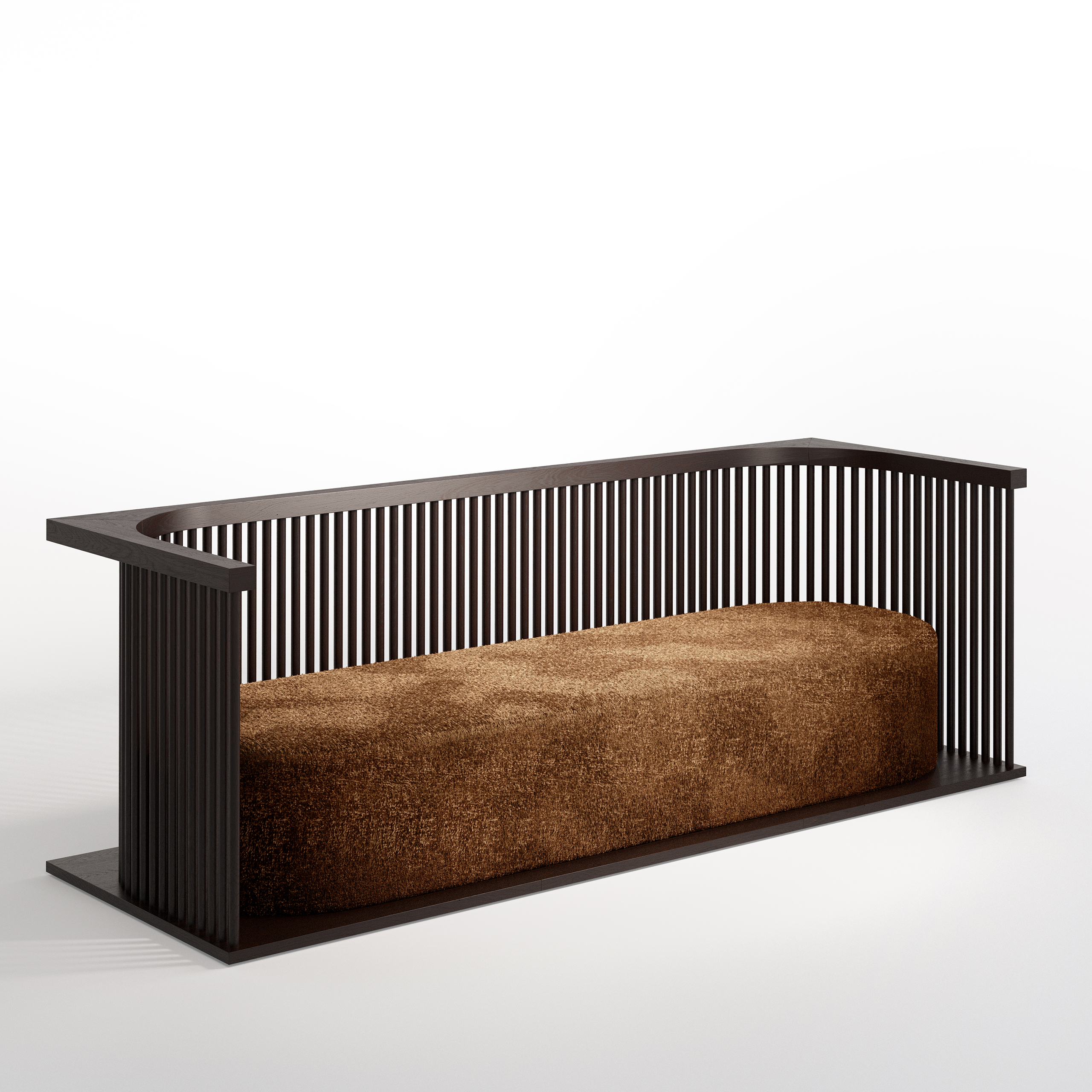 Écrin – détail de fauteuil, structure en bois sombre à barreaux verticaux courbés, assise en tissu chenille caramel